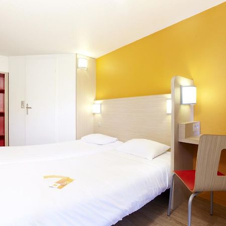 Premiere Classe Valenciennes Ouest Petite Foret Exteriör bild