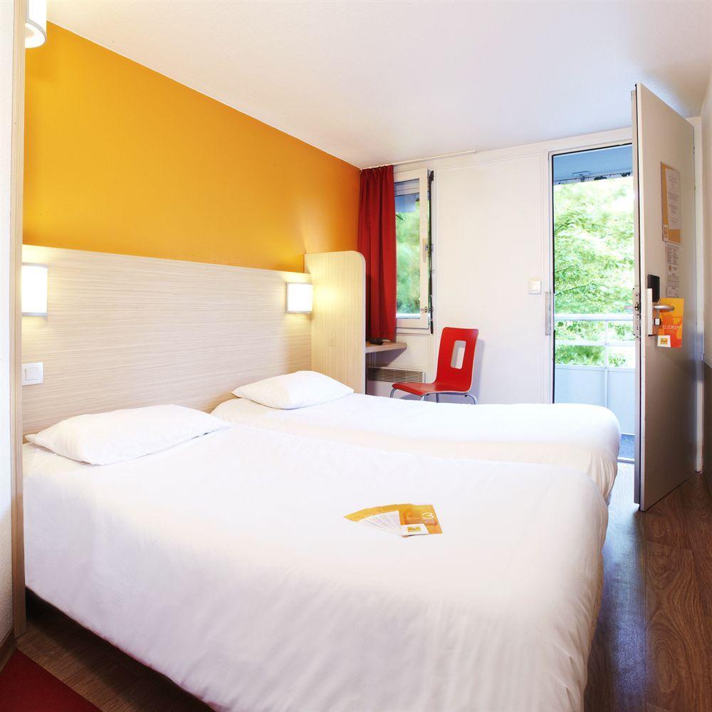 Premiere Classe Valenciennes Ouest Petite Foret Exteriör bild