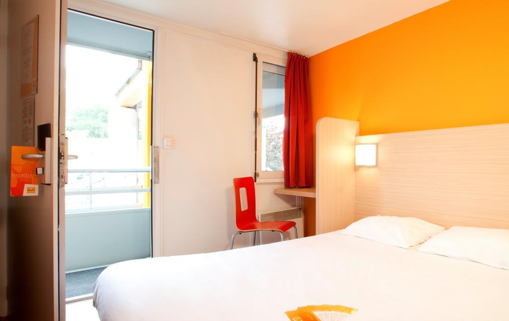 Premiere Classe Valenciennes Ouest Petite Foret Exteriör bild