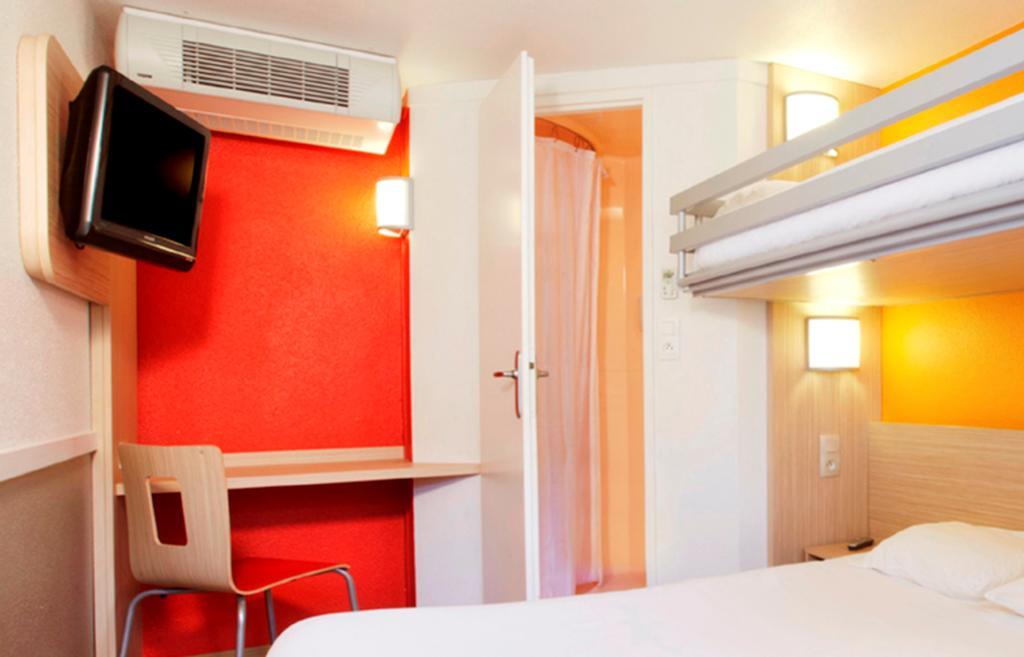 Premiere Classe Valenciennes Ouest Petite Foret Exteriör bild