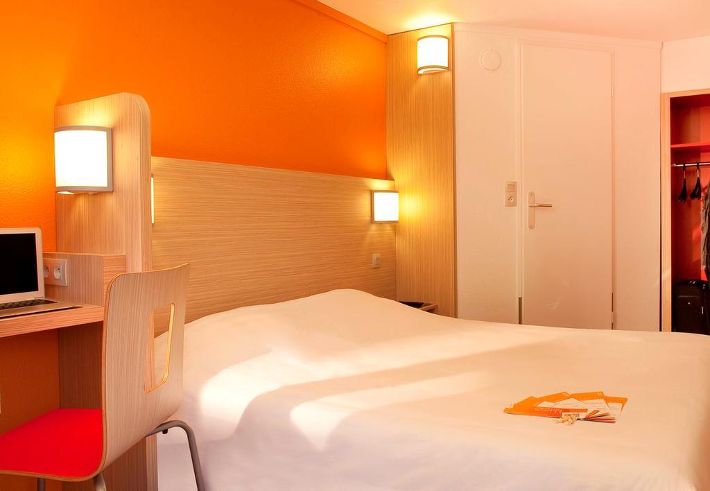 Premiere Classe Valenciennes Ouest Petite Foret Exteriör bild