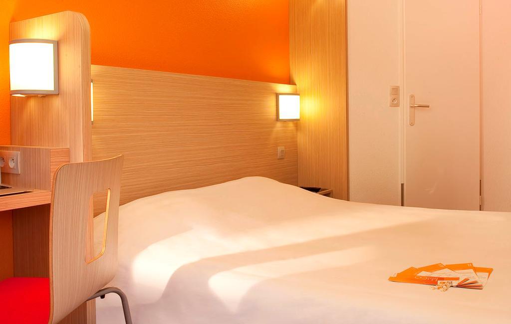 Premiere Classe Valenciennes Ouest Petite Foret Exteriör bild