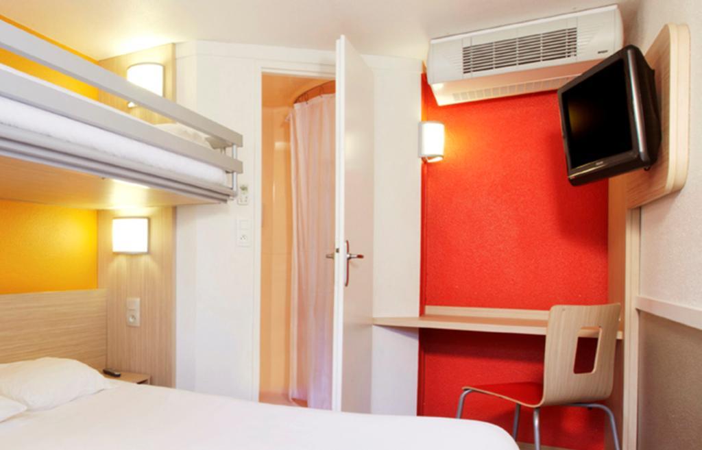 Premiere Classe Valenciennes Ouest Petite Foret Exteriör bild