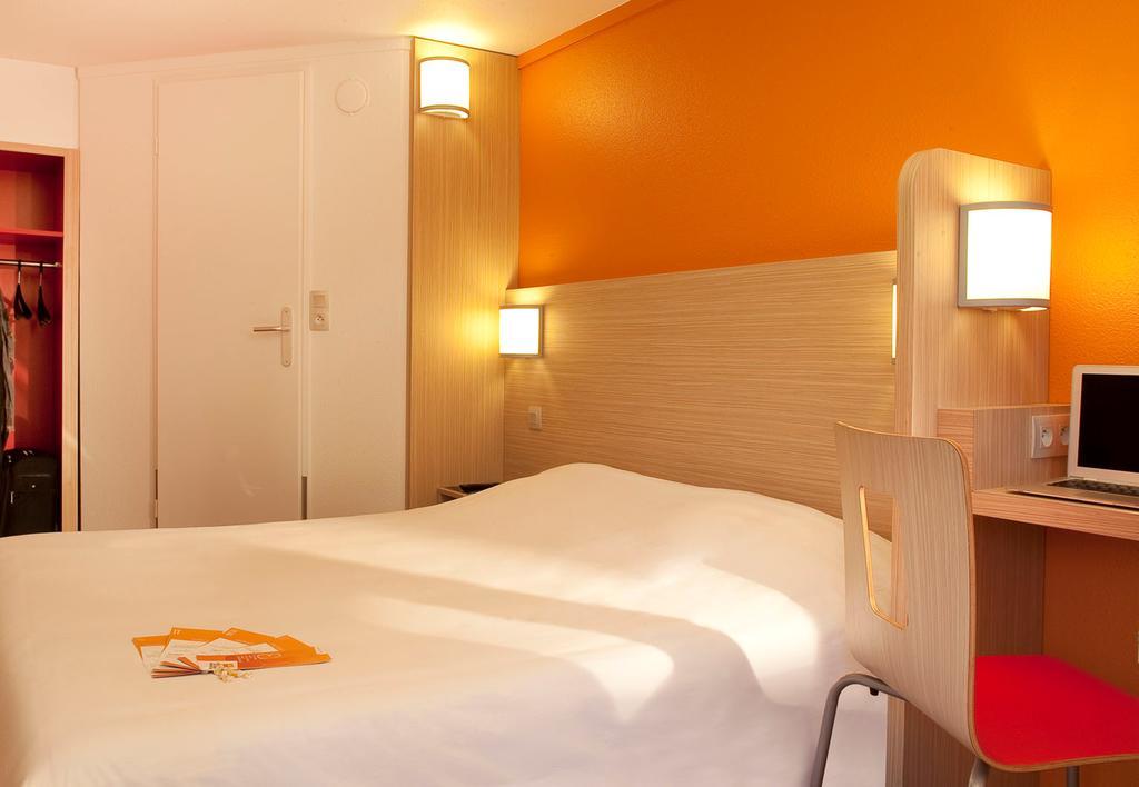 Premiere Classe Valenciennes Ouest Petite Foret Exteriör bild