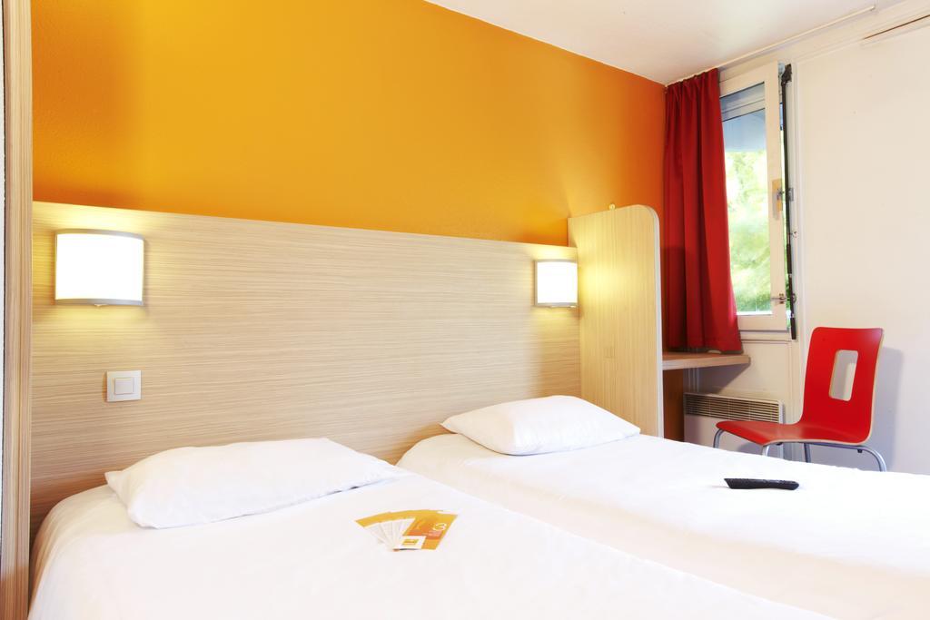 Premiere Classe Valenciennes Ouest Petite Foret Exteriör bild