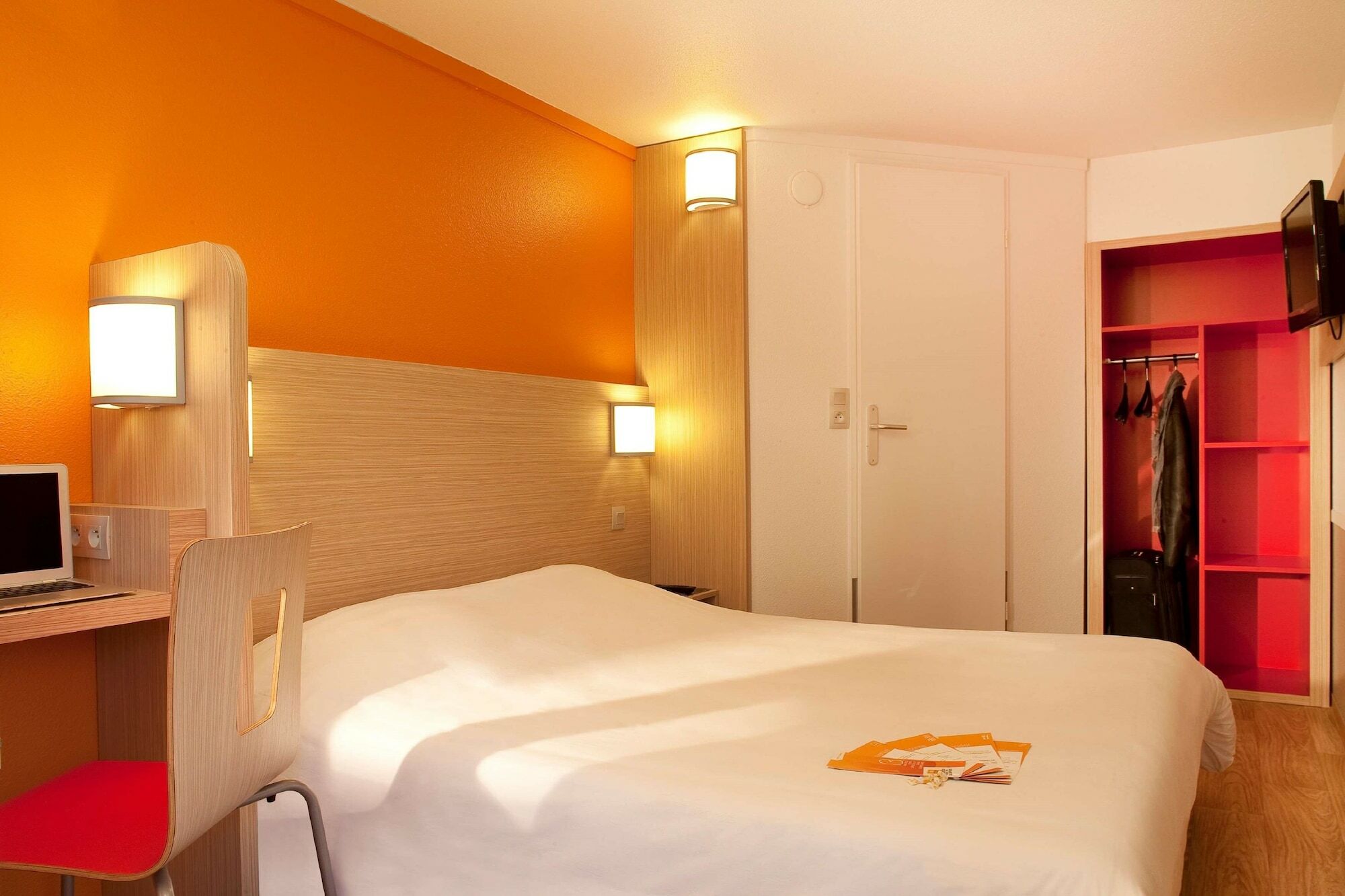 Premiere Classe Valenciennes Ouest Petite Foret Exteriör bild
