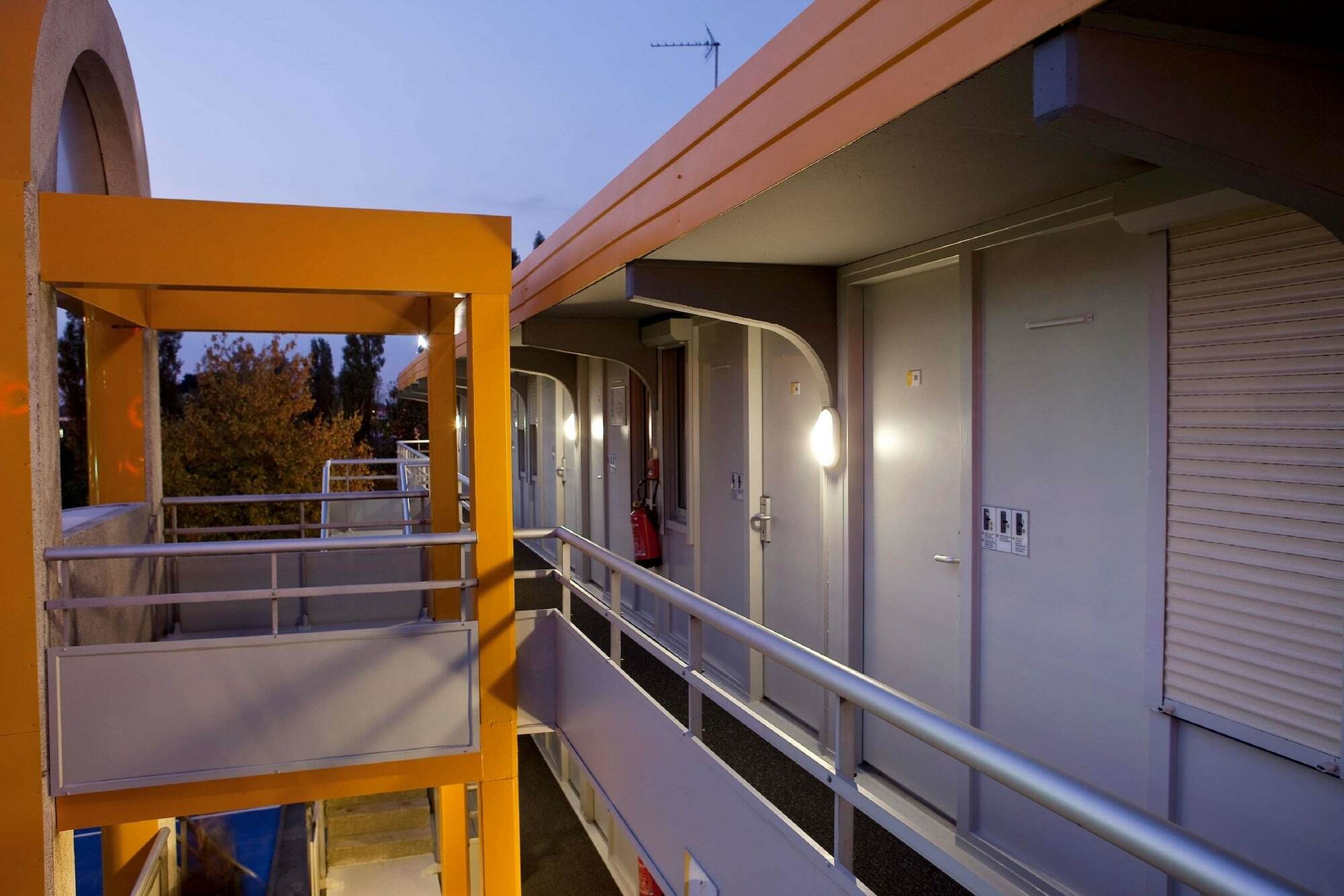 Premiere Classe Valenciennes Ouest Petite Foret Exteriör bild